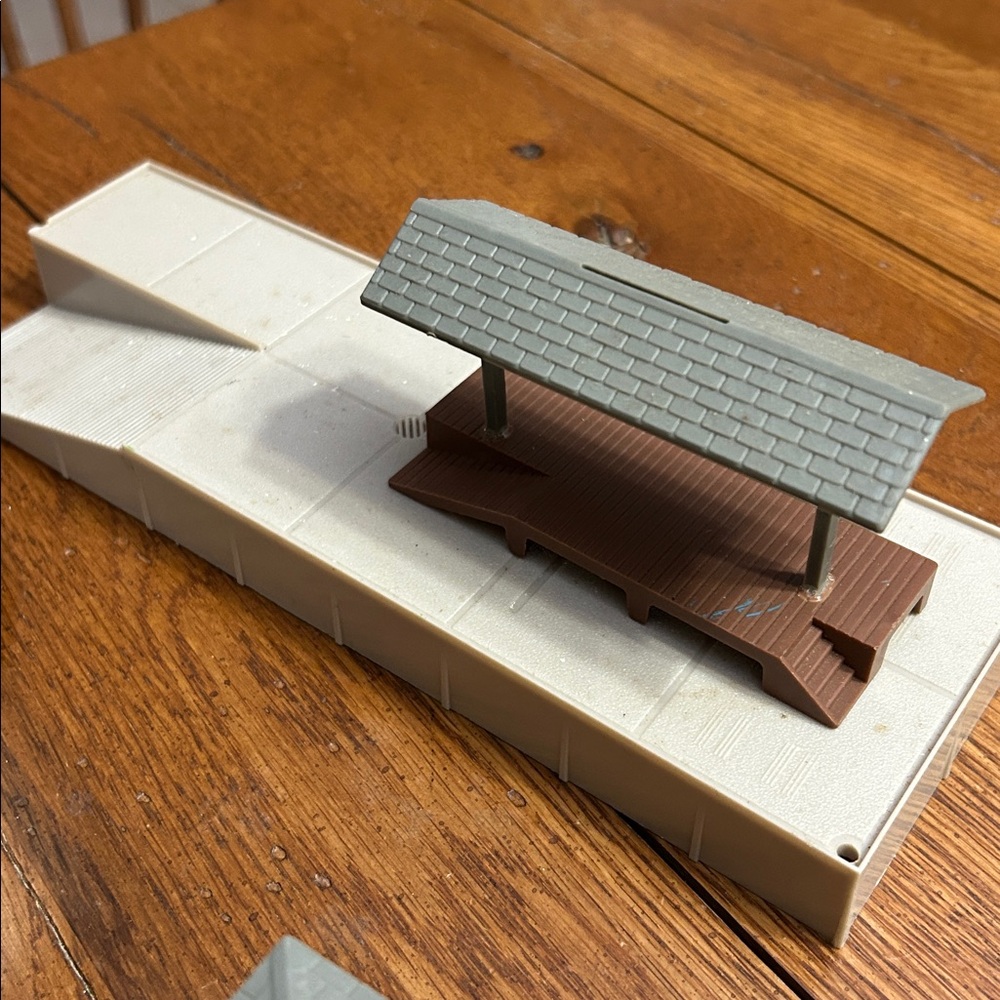 Shell Model Train Accessories Set HO Scale - Picture 4 of 4